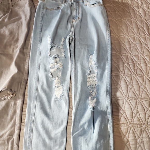 3 pairs of jeans, white, light blue wash and taupe:  size 25 - Picture 7 of 7